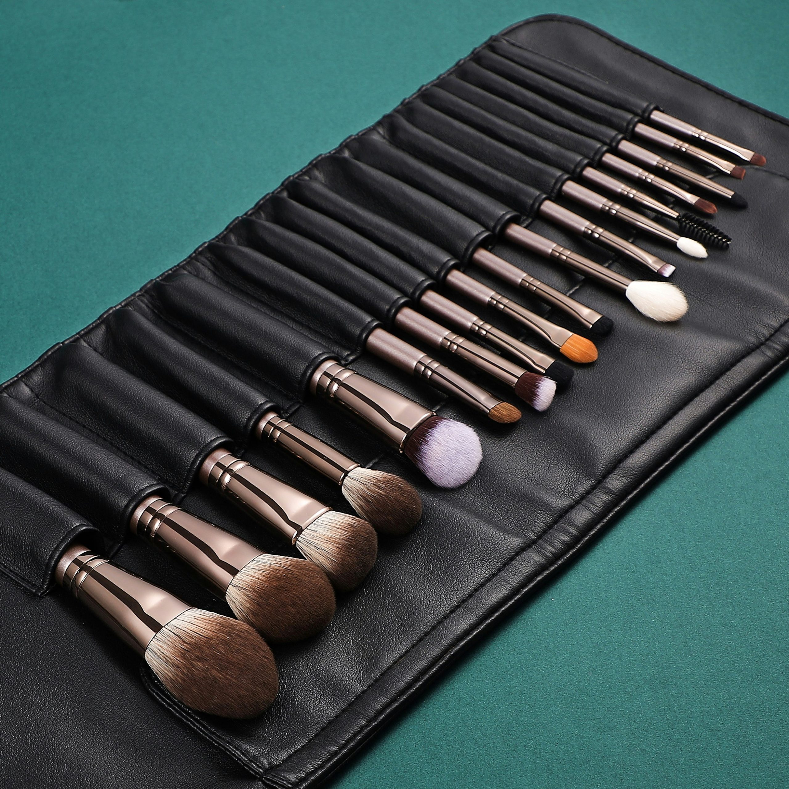 Crafting Beauty with Precision and Elegance: The World of Makeup Brushes